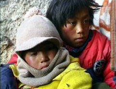 ヒマラヤを越える子どもたち